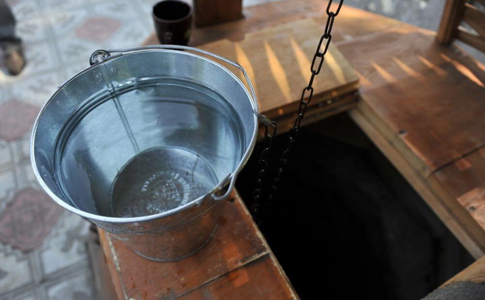 Как откачать воду из колодца